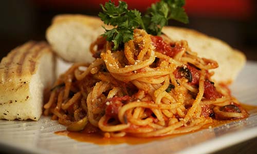 Скумбрия, запечённая со спагетти, как приготовить вкусно, рецепт