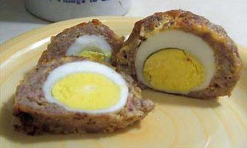 мясной рулет с яйцом кусочками
