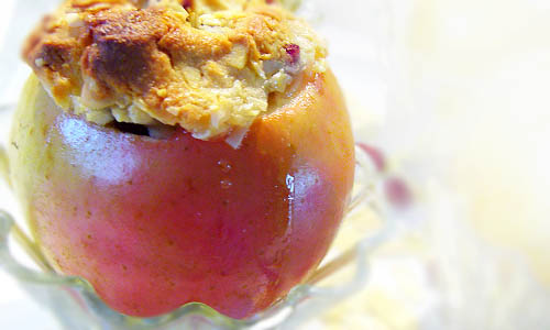 Запечённые яблоки с марципаном, рецепт приготовления вкусно с корицей и сливками