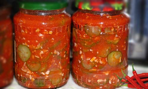 Огурцы в томатной заливке на зиму, рецепт домашней заготовки, фото