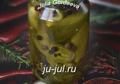 Маринованные огурчики с клюквой, как вкусно приготовить на зиму, рецепт, фото