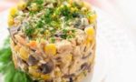Салат с курицей, шампиньонами и кукурузой, как вкусно приготовить, рецепт фото