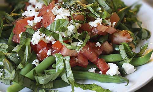 Салат из стручковой фасоли с помидорами и брынзой, рецепт приготовления