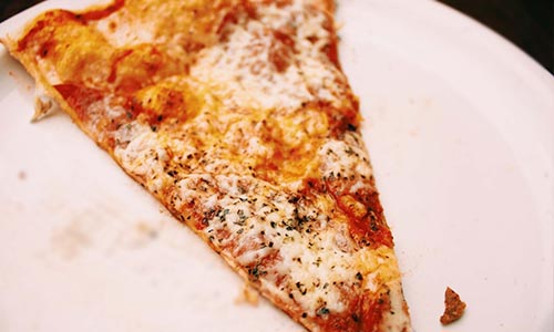 Пицца с помидорами, перцем и луком в сметане, рецепт приготовления