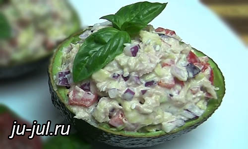 Салат из авокадо с тунцом